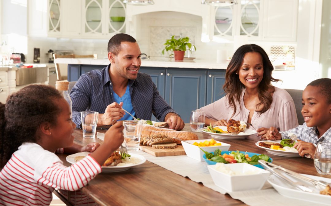 Prendre le temps de parler en partageant ses repas en famille - M'Ton